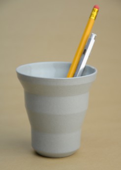 Edged cup